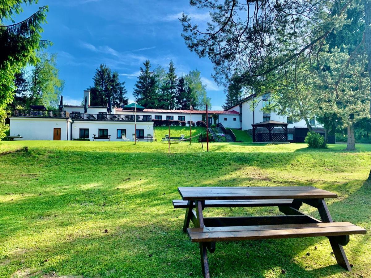 Hotel A Penzion Pegas Vlachovice Kültér fotó